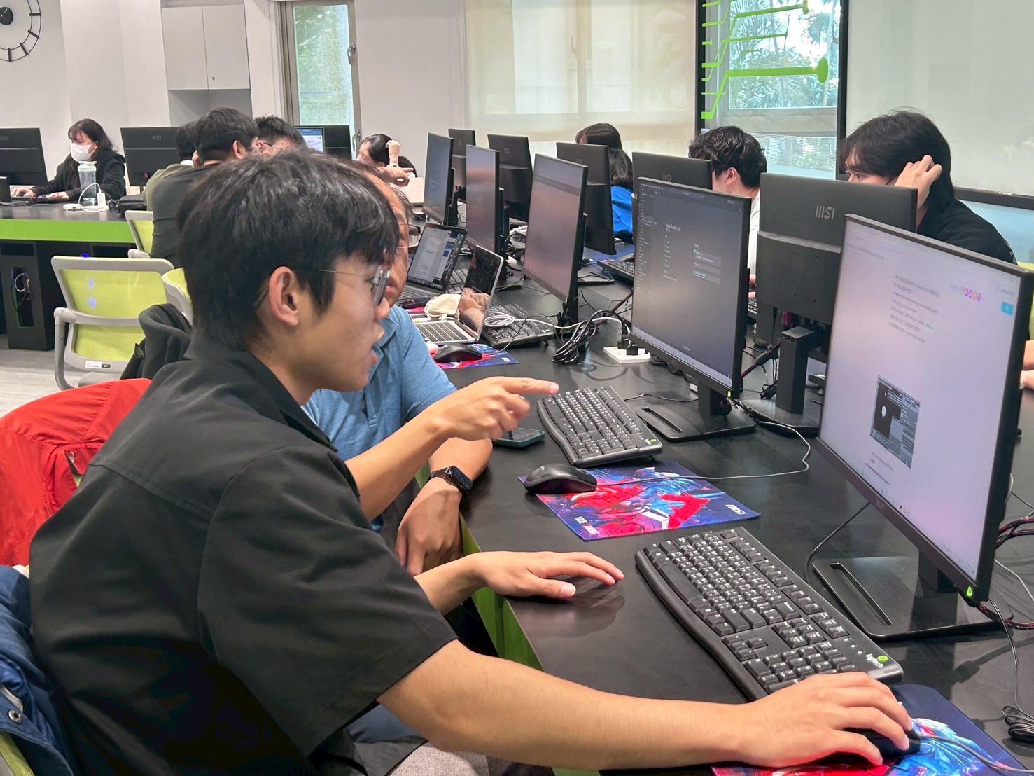 %E5%9C%96%E4%B8%89CAVEDU%E7%89%B9%E5%88%A5%E7%82%BA%E5%B7%A8%E8%B3%87%E5%AD%B8%E9%99%A2%E5%AD%B8%E7%94%9F%E8%A8%AD%E8%A8%88NVIDIA IsaacSim%E6%A8%A1%E6%93%AC%E6%A9%9F%E5%99%A8%E4%BA%BA%E8%AA%B2%E7%A8%8B