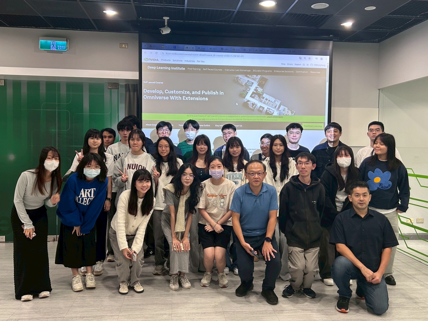 %E5%9C%96%E5%9B%9B%E5%B7%A8%E8%B3%87%E5%AD%B8%E9%99%A2%E5%90%8C%E5%AD%B8%E5%8F%96%E5%BE%97NVIDIA OpenUSD%E5%BE%9E%E5%AD%B8%E7%BF%92OpenUSD%E5%88%B0%E4%BD%BF%E7%94%A8NVIDIA IsaacSim%E6%A8%A1%E6%93%AC%E6%A9%9F%E5%99%A8%E4%BA%BA%E8%AA%B2%E7%A8%8B%E8%AD%89%E7%85%A7