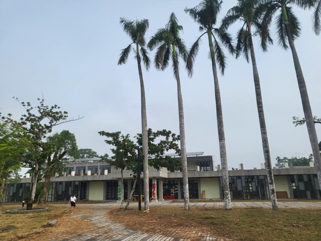 5%E5%8F%B0%E7%81%A3%E6%84%8F%E8%B1%A1%E6%9B%B8%E6%B3%95%E9%A4%A8%E5%B4%8E%E5%85%A7%E5%9C%8B%E5%B0%8F 1024x768 1