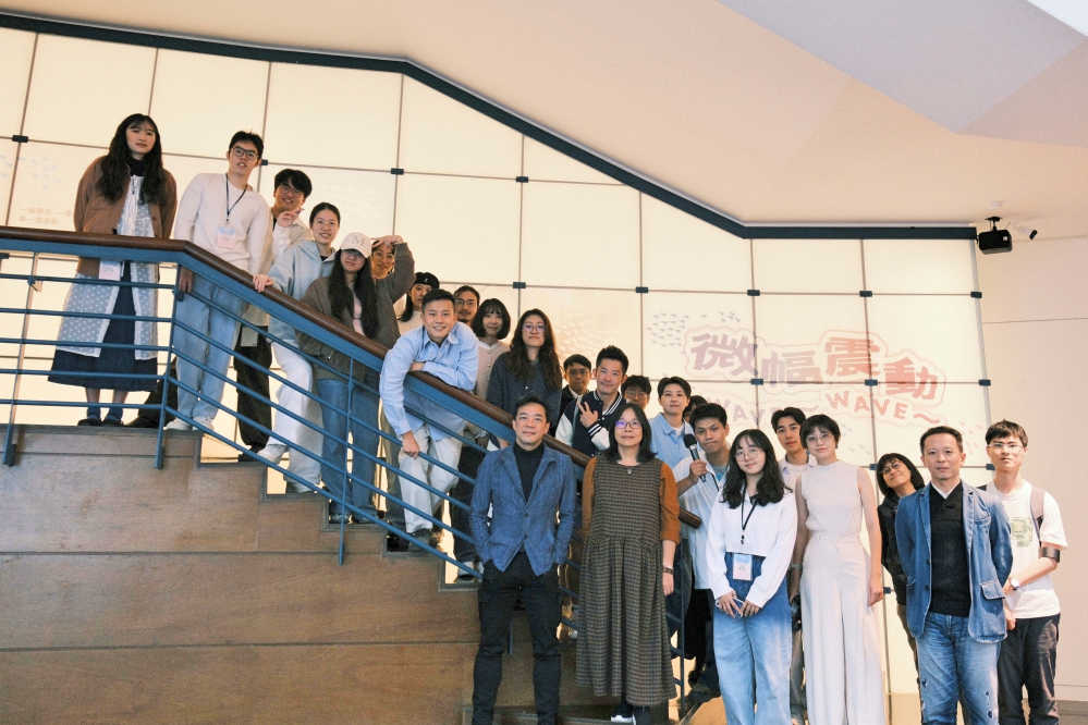 應藝所參展師生合照_Fotor - 報新聞 Mega News %E6%87%89%E8%97%9D%E6%89%80%E5%8F%83%E5%B1%95%E5%B8%AB%E7%94%9F%E5%90%88%E7%85%A7 Fotor