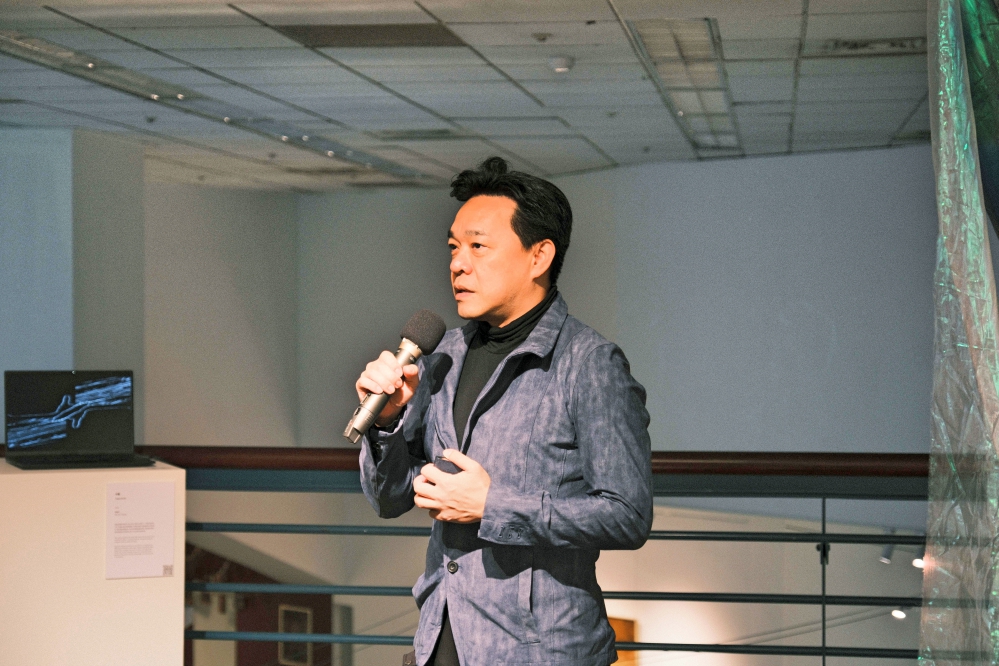 - 報新聞 Mega News %E6%87%89%E8%97%9D%E6%89%80%E5%B8%AB%E7%94%9F%E8%81%AF%E5%B1%95%E6%8C%87%E5%B0%8E%E8%80%81%E5%B8%AB%E6%9D%8E%E5%BB%BA%E4%BD%91%E5%8A%A9%E7%90%86%E6%95%99%E6%8E%88 Fotor