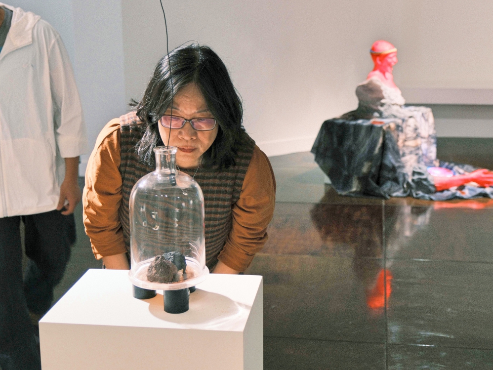 - 報新聞 Mega News %E4%BA%BA%E8%97%9D%E7%A4%BE%E9%99%A2%E9%99%A2%E9%95%B7%E8%B3%B4%E9%9B%AF%E6%B7%91%E8%88%87%E9%83%8E%E8%88%88%E6%99%A8%E4%BD%9C%E5%93%81%E5%BE%AE%E5%B0%8F%E7%9A%84%E5%85%B1%E9%B3%B4%E8%85%94 Fotor