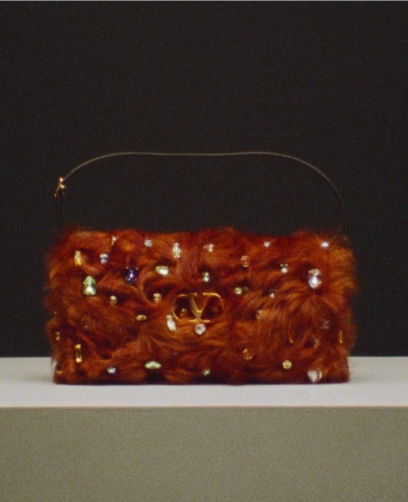 Valentino AI%E7%94%9F%E6%88%90%E5%89%B5%E4%BD%9C00003 832x1024 1