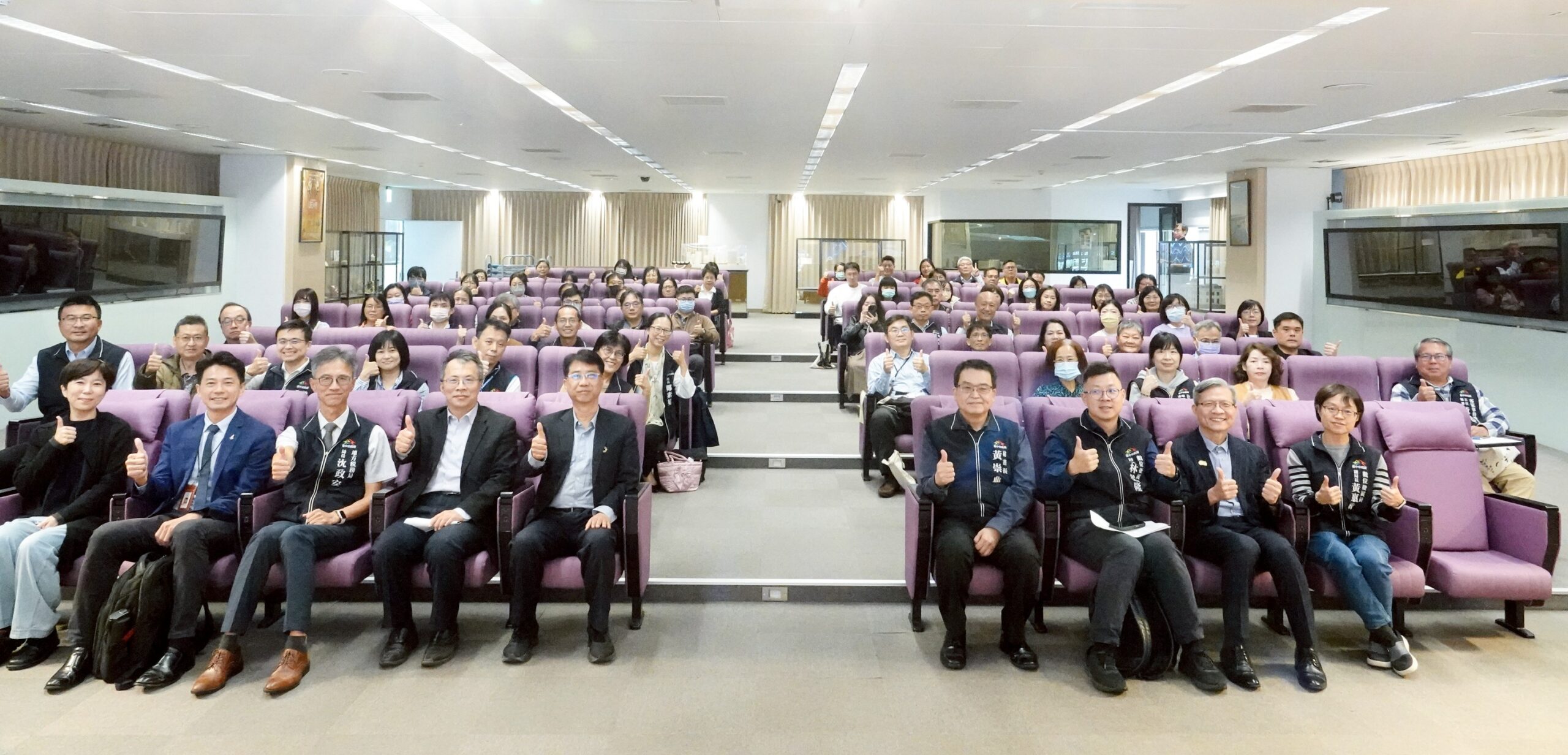 ai%E5%89%B5%E6%96%B0%E6%87%89%E7%94%A8%E5%BE%97%E7%8D%8E%E5%B1%80%E8%99%95%E9%95%B7%E8%88%87%E5%B0%88%E5%AE%B6%E5%AD%B8%E8%80%85%E5%90%88%E5%BD%B1 scaled