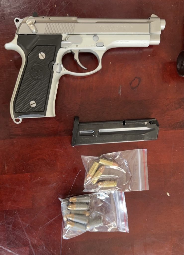 S 471875670 739x1024 1