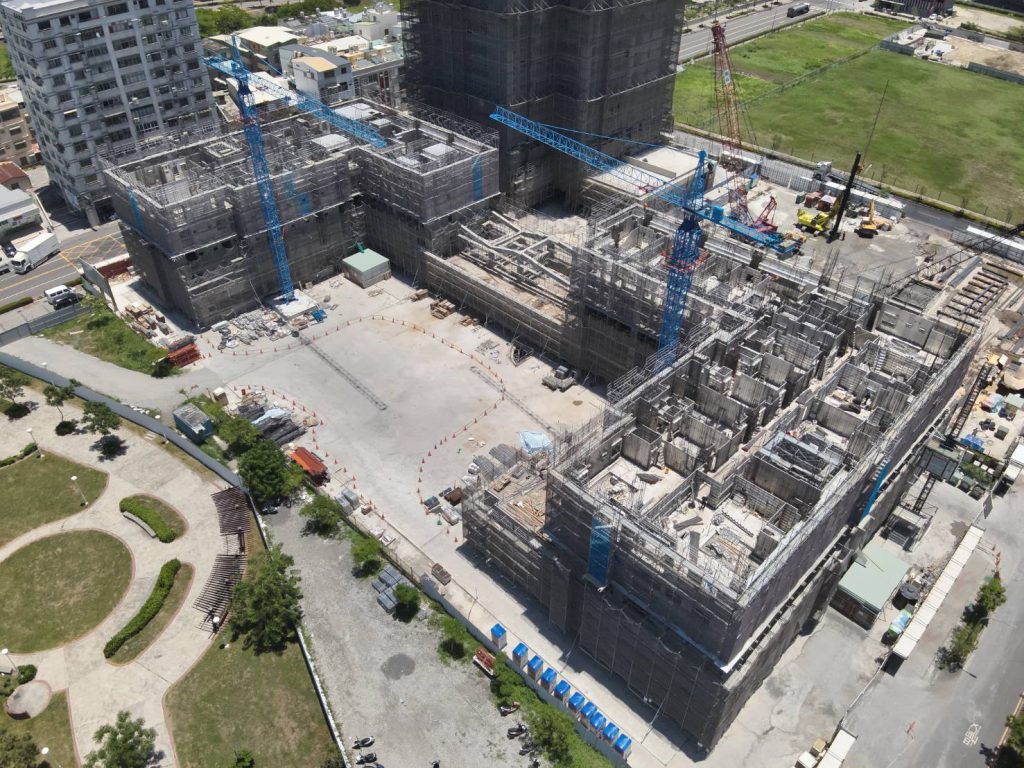 %E5%B2%A1%E5%B1%B1%E5%A4%A7%E9%B5%AC%E4%B9%9D%E6%9D%91%E7%A4%BE%E5%AE%85%E5%B7%A5%E7%A8%8B%E5%B7%B2%E9%80%B2%E5%85%A5%E5%9C%B0%E4%B8%8A%E7%B5%90%E6%A7%8B%E6%96%BD%E5%B7%A5%E4%BD%9C%E6%A5%AD%E9%A0%90%E8%A8%88%E6%98%8E%E5%B9%B47%E6%9C%88%E5%AE%8C%E5%B7%A5 1024x768 1