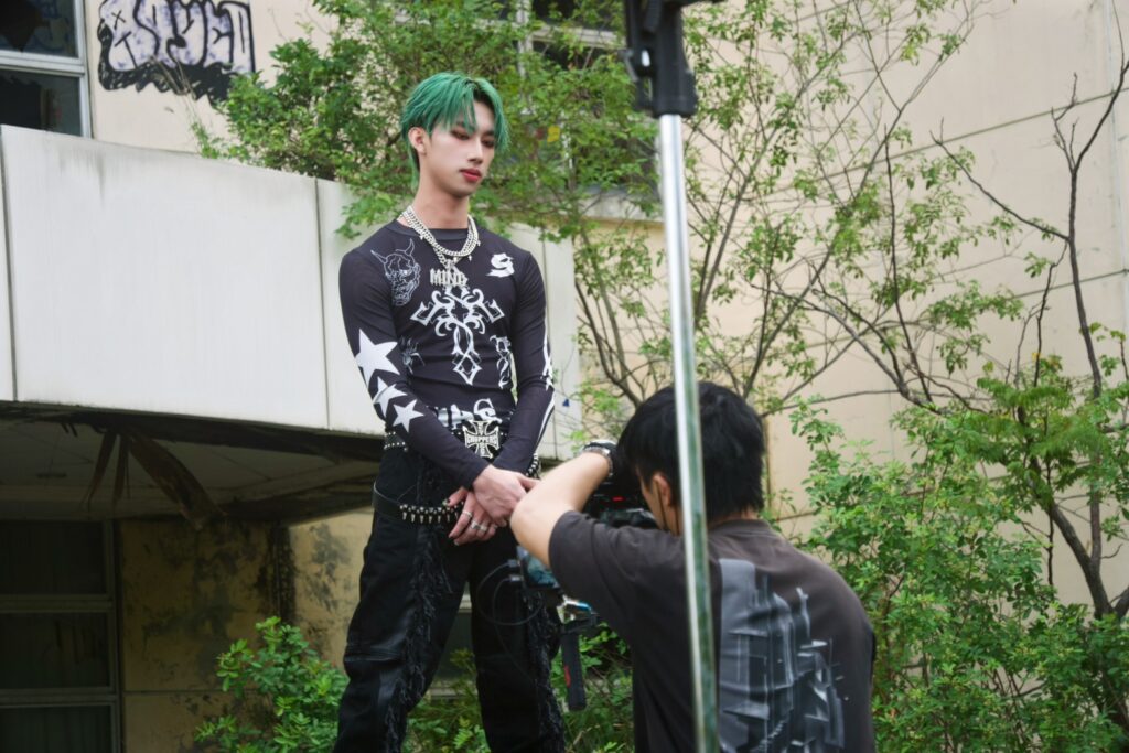 嘻哈新勢力小銘 LIL MING 推出新單曲〈GET IT UP〉,邀孟慶而、TYXUAN 打造「台版 K-POP」衝擊視覺盛宴 6 S 231260173 0 1024x683 1