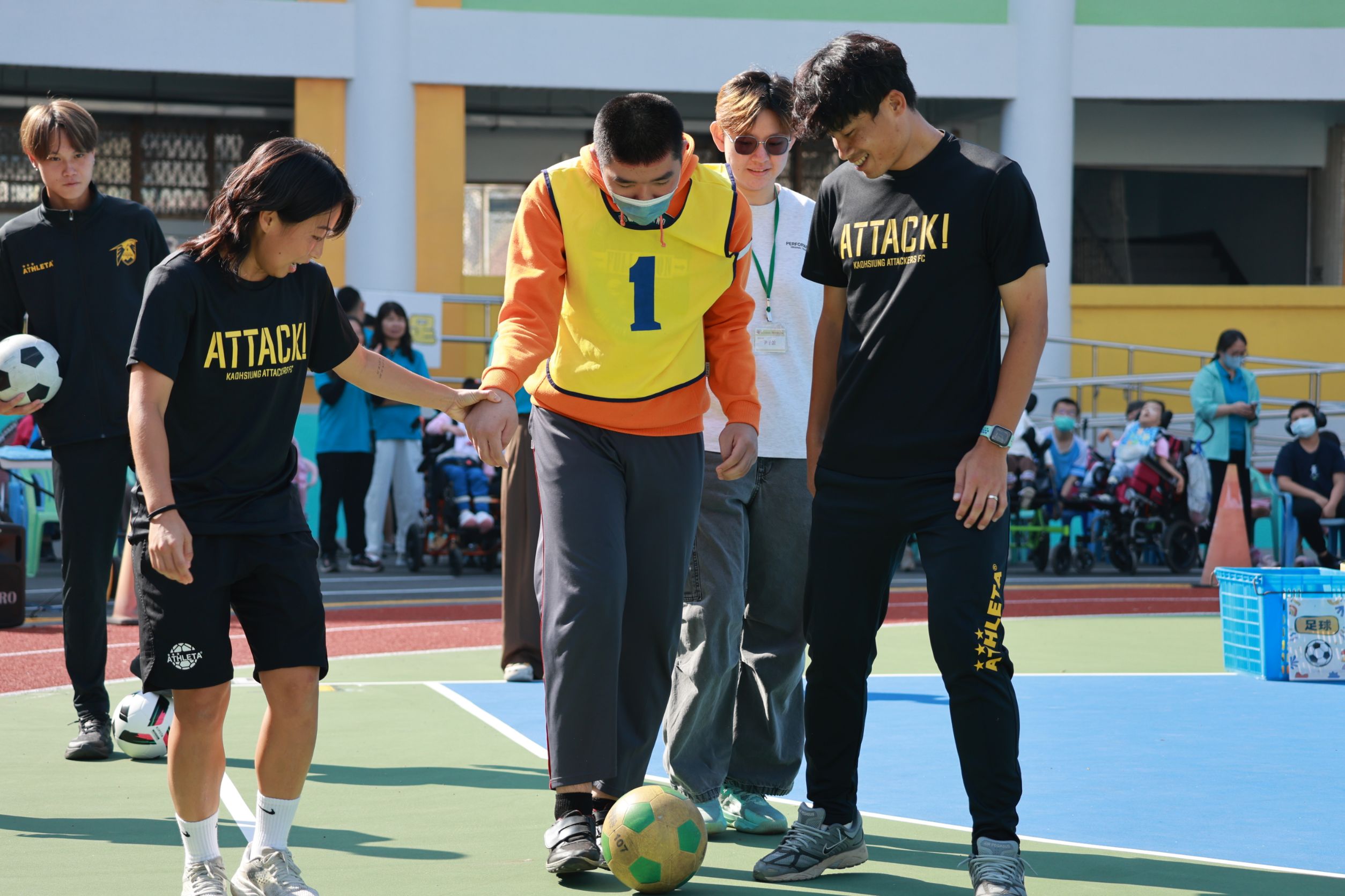 柏文深耕CSR長期投入公益 支持特教運動不中斷高雄特殊教育學校43週年校慶 先鋒男女足伴孩子歡度 8 1765291351347