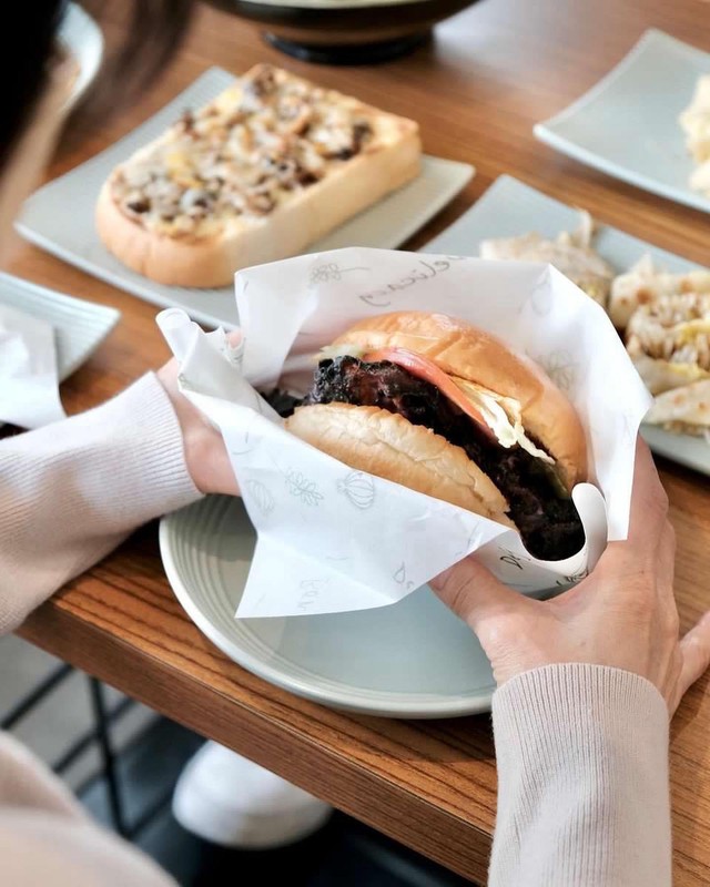 15ccfcb6 117d 4fbe b2b4 fff2c6069bee 176535005549203551100039465