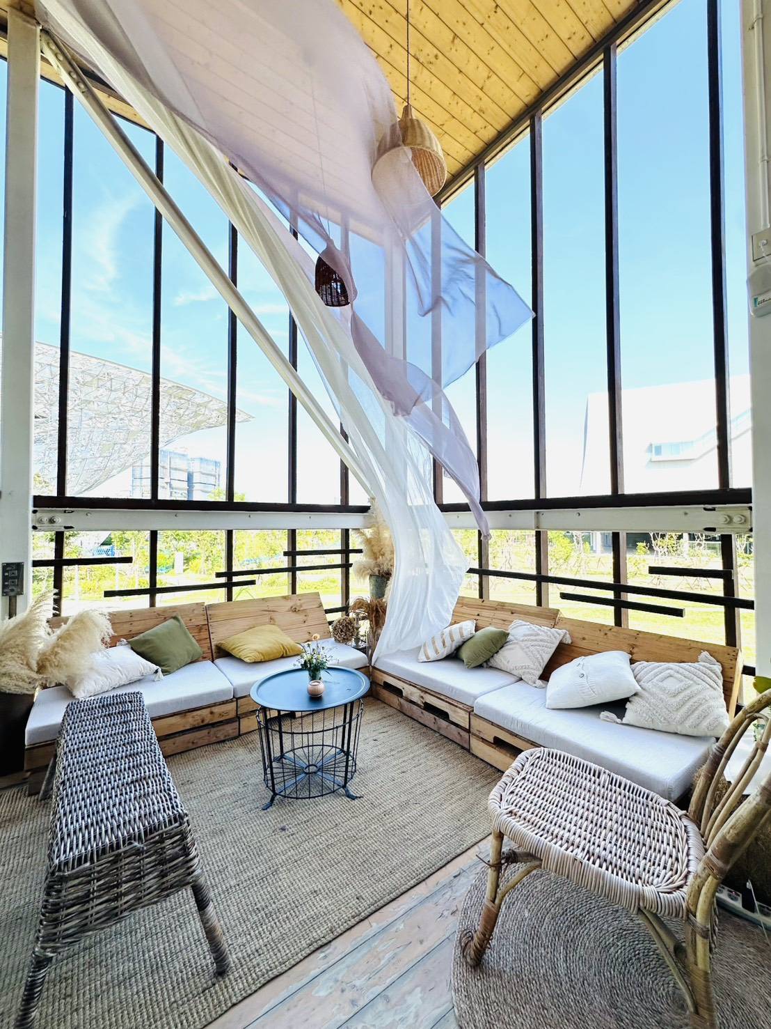 06 funkyland %E8%A8%AD%E6%9C%89%E5%8D%8A%E6%88%B6%E5%A4%96%E7%A9%BA%E9%96%93 %E5%91%88%E7%8F%BE%E5%AE%9B%E5%A6%82%E6%AD%90%E9%A2%A8%E5%BA%A6%E5%81%87%E8%88%AC%E7%9A%84%E8%B3%AA%E6%84%9F%E6%B0%9B%E5%9C%8D 0 1