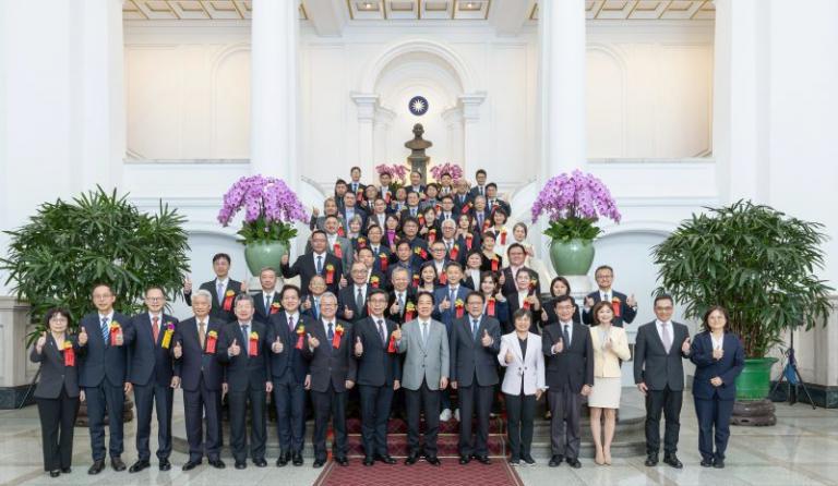 竹市中油油庫重劃奪國家建築金質獎「全國首獎」 邱臣遠代理市長代表市府獲總統接見 2 20251211190435 2595b931