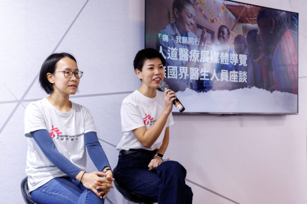 台灣麻醉科醫師林昇誼(左)分享前線救援經驗，指出蘇丹目前為全球最嚴峻的人道危機之一，醫療資源極度匱乏，前線人員只能在有限條件下全力救治。（圖／無國界醫生提供）