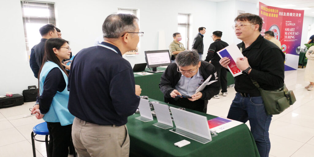 4.衛福部社工司楊錦青司長與會,感謝企業回饋社會,齊力助弱勢家庭度過後疫情難關。 - 報新聞 Mega News R0000559 0 1024x512 1