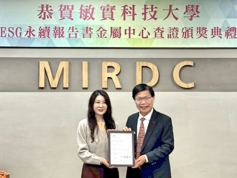 0D641CF4 C81B 4B0D B5BD CA2BD0C9D51D Fotor