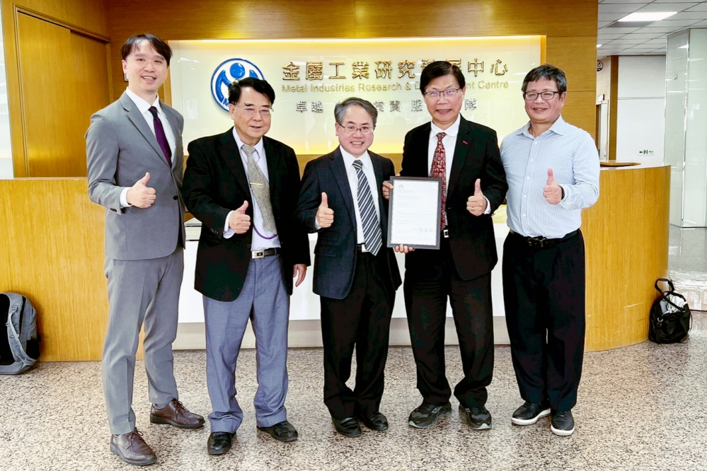 LINE ALBUM 20251212%E9%A0%92%E8%AD%89%E5%85%B8%E7%A6%AE 251212 18 0 Fotor1