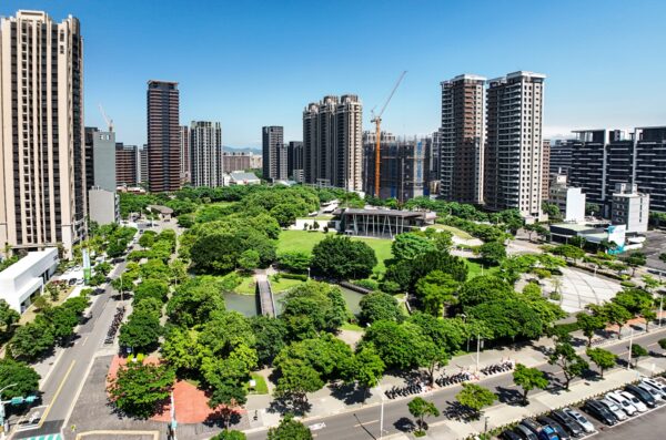 中路特區鄰國道二號南桃園交流道，直達高鐵與機場。圖/業者提供