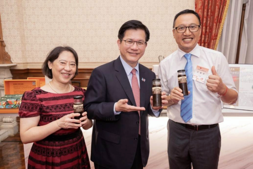 180250_Fotor - 報新聞 Mega News 180250 Fotor