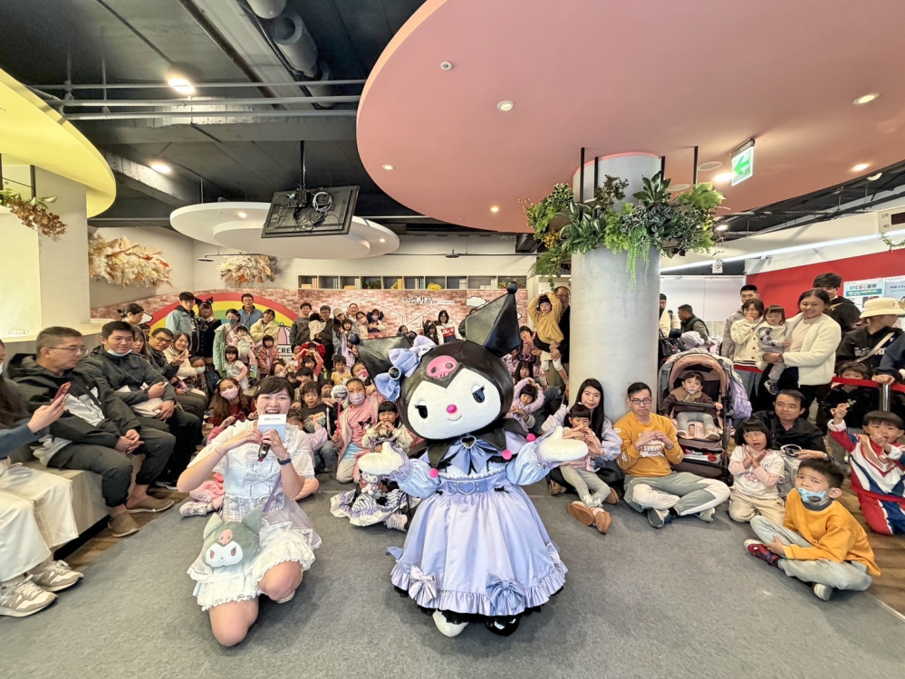 圖八三麗鷗聖誕萌樂會活動現場_0_Fotor - 報新聞 Mega News %E5%9C%96%E5%85%AB%E4%B8%89%E9%BA%97%E9%B7%97%E8%81%96%E8%AA%95%E8%90%8C%E6%A8%82%E6%9C%83%E6%B4%BB%E5%8B%95%E7%8F%BE%E5%A0%B4 0 Fotor