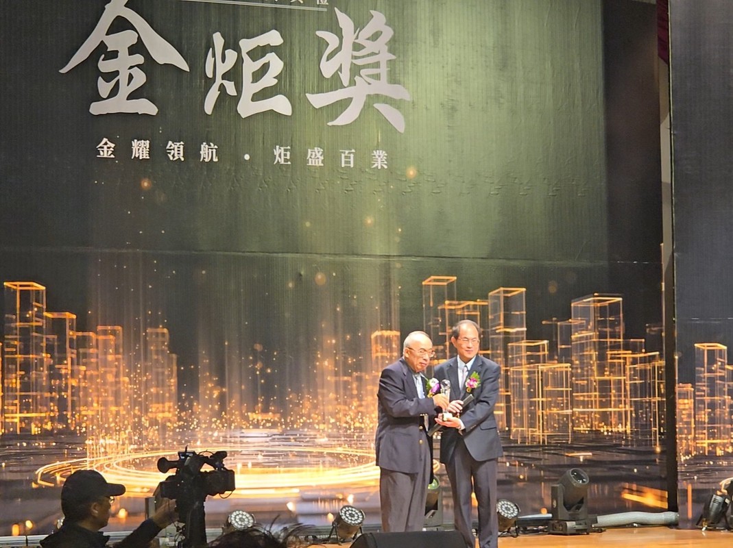 39ad5a34 23ee 44c7 836e e610c2cc644b