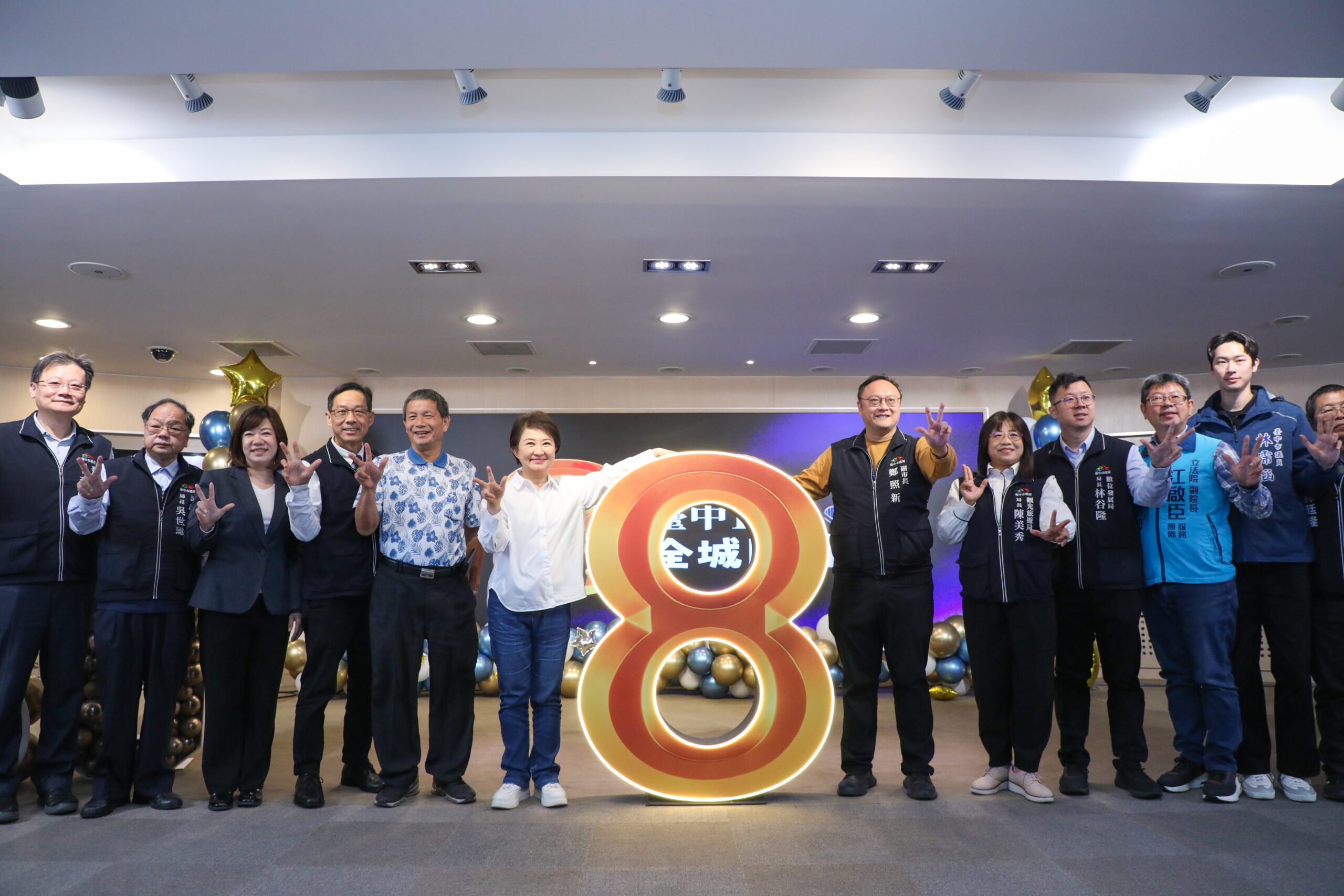 %E5%B8%82%E9%95%B7%E8%88%87%E8%B2%B4%E8%B3%93%E5%80%91%E5%90%88%E5%BD%B12 scaled