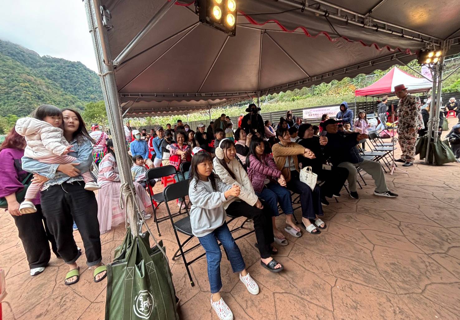 2 %E9%80%8F%E9%81%8E%E9%9F%B3%E6%A8%82%E8%88%87%E6%96%87%E5%8C%96%E9%AB%94%E9%A9%97 %E6%84%9F%E5%8F%97%E5%8E%9F%E4%BD%8F%E6%B0%91%E6%97%8F%E7%95%B6%E4%BB%A3%E8%97%9D%E8%A1%93%E7%9A%84%E5%A4%9A%E5%85%83%E9%A2%A8%E8%B2%8C 0