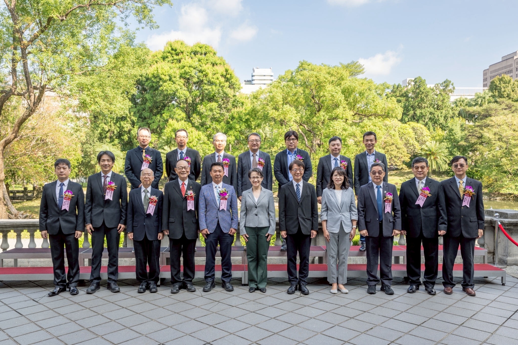 01 %E9%87%91%E7%9F%B3%E7%8D%8E %E9%9B%99%E9%A6%96%E7%8D%8E %E6%A6%AE%E8%80%80%E5%8A%A0%E8%BA%AB %E4%B8%AD%E5%B8%82%E5%BB%BA%E8%A8%AD%E5%B1%80%E7%8D%B2%E5%89%AF%E7%B8%BD%E7%B5%B1%E8%95%AD%E7%BE%8E%E7%90%B4%E6%8E%A5%E8%A6%8B%E8%AE%9A%E6%8F%9A 0