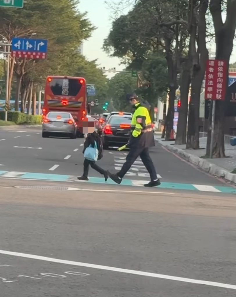 S 167051276 0 812x1024 1