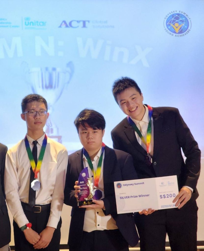 %E6%96%B0%E5%8A%A0%E5%9D%A1%E7%8D%B2%E7%8D%8E1 831x1024 1