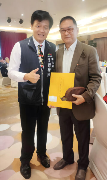 82歲嬤體力驚人24時未眠! 警暖送火車站 - 報新聞 Mega News 2913327 upscayl 4x realesrgan x4plus 358x600 1