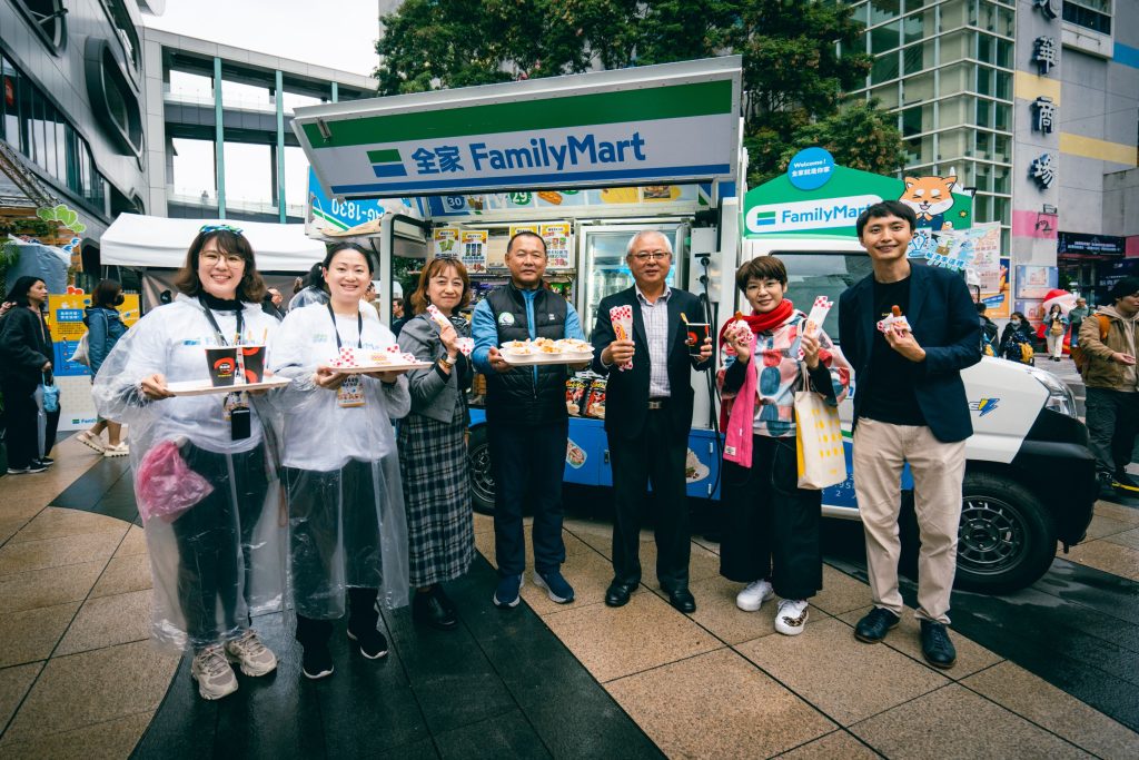 %E5%9C%9610 %E5%85%A8%E5%AE%B6 FamiMobi %E8%AE%8A%E8%BA%AB%E6%9D%B1%E5%8D%97%E4%BA%9E%E7%BE%8E%E9%A3%9F%E5%BF%AB%E9%96%83%E5%BA%97%E7%8F%BE%E5%A0%B4%E6%8F%90%E4%BE%9B%E6%9D%B1%E5%8D%97%E4%BA%9E%E7%BE%8E%E9%A3%9F%E4%B8%8D%E5%83%85%E6%85%B0%E8%97%89%E7%A7%BB%E5%B7%A5%E7%9A%84%E6%80%9D%E9%84%89%E6%83%85%E4%B9%9F%E8%AE%93%E5%8F%B0%E7%81%A3%E6%B0%91%E7%9C%BE%E7%94%A8%E5%91%B3%E8%95%BE%E4%BA%AB%E5%8F%97%E6%9D%B1%E5%8D%97%E4%BA%9E%E6%96%87%E5%8C%96 1024x683 1