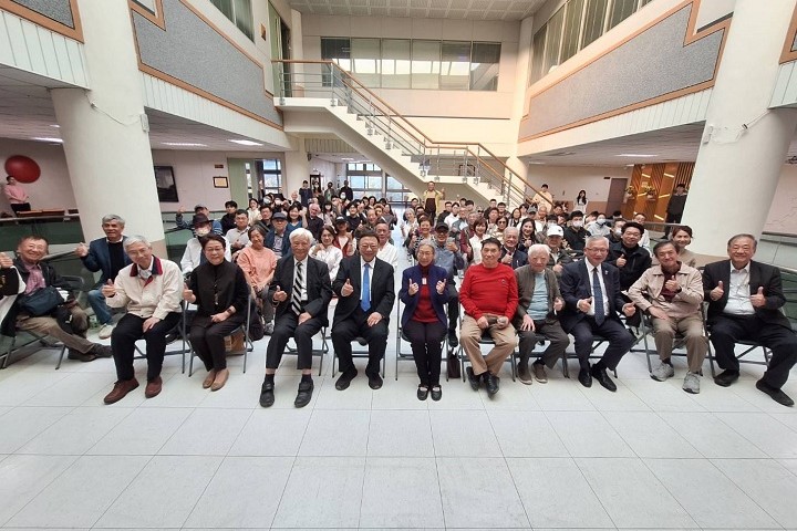 藝術與故事交織 「行.情」俞曉佩收藏展 名家齊聚中華大學藝文中心 4 20251218130500 e087d655