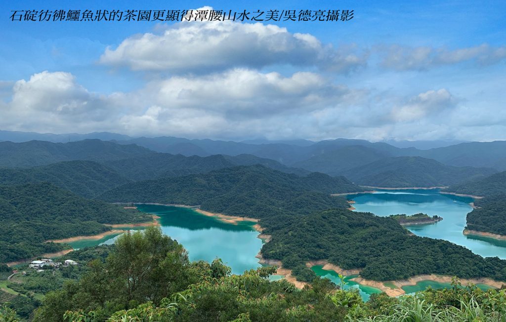 %E7%9F%B3%E7%A2%87%E5%BD%B7%E5%BD%BF%E9%B1%B7%E9%AD%9A%E7%8B%80%E7%9A%84%E8%8C%B6%E5%9C%92%E6%9B%B4%E9%A1%AF%E5%BE%97%E6%BD%AD%E8%85%B0%E5%B1%B1%E6%B0%B4%E4%B9%8B%E7%BE%8E 1024x652 1