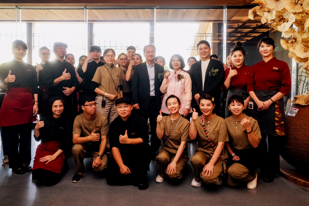 %E5%9C%96%E8%AA%AA%E5%B1%8F%E6%9D%B1%E7%B8%A3%E9%95%B7%E5%91%A8%E6%98%A5%E7%B1%B3%E5%8F%8A%E6%9D%8E%E6%9F%8F%E6%AF%85%E7%AB%8B%E6%B3%95%E5%A7%94%E5%93%A1%E5%88%B0%E5%A0%B4%E7%A5%9D%E8%B3%80%E8%88%87%E6%B1%A9%E6%B1%A9%E5%92%8C%E8%8B%91%E7%B6%93%E7%87%9F%E5%9C%98%E9%9A%8A%E5%90%88%E5%BD%B1%E7%82%BA%E5%B1%8F Fotor