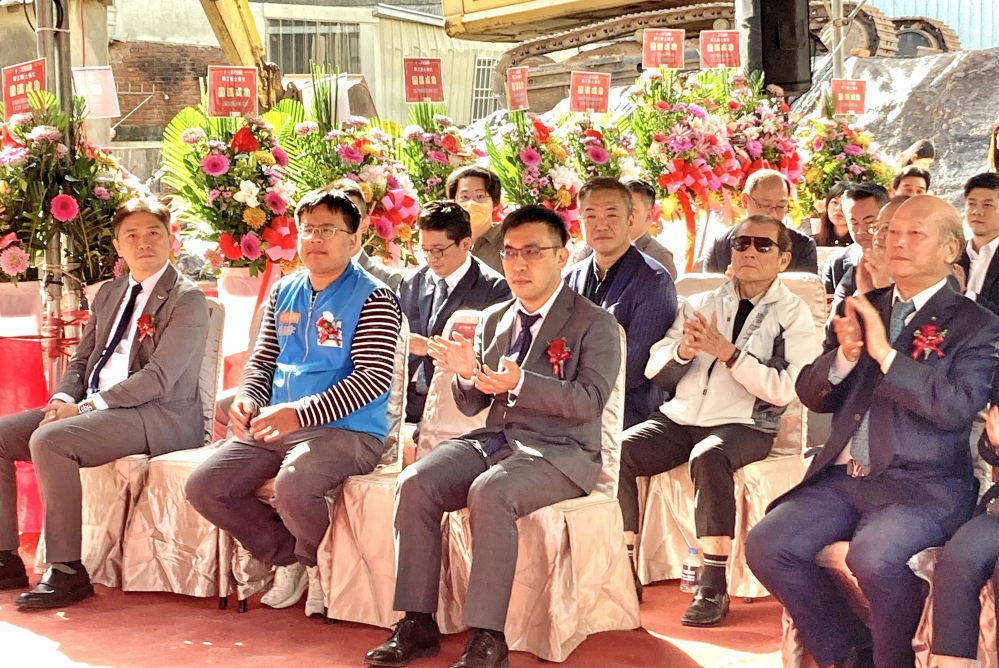 D0B95DA9 5438 4DD9 BA5D 10DF5187DC16 Fotor