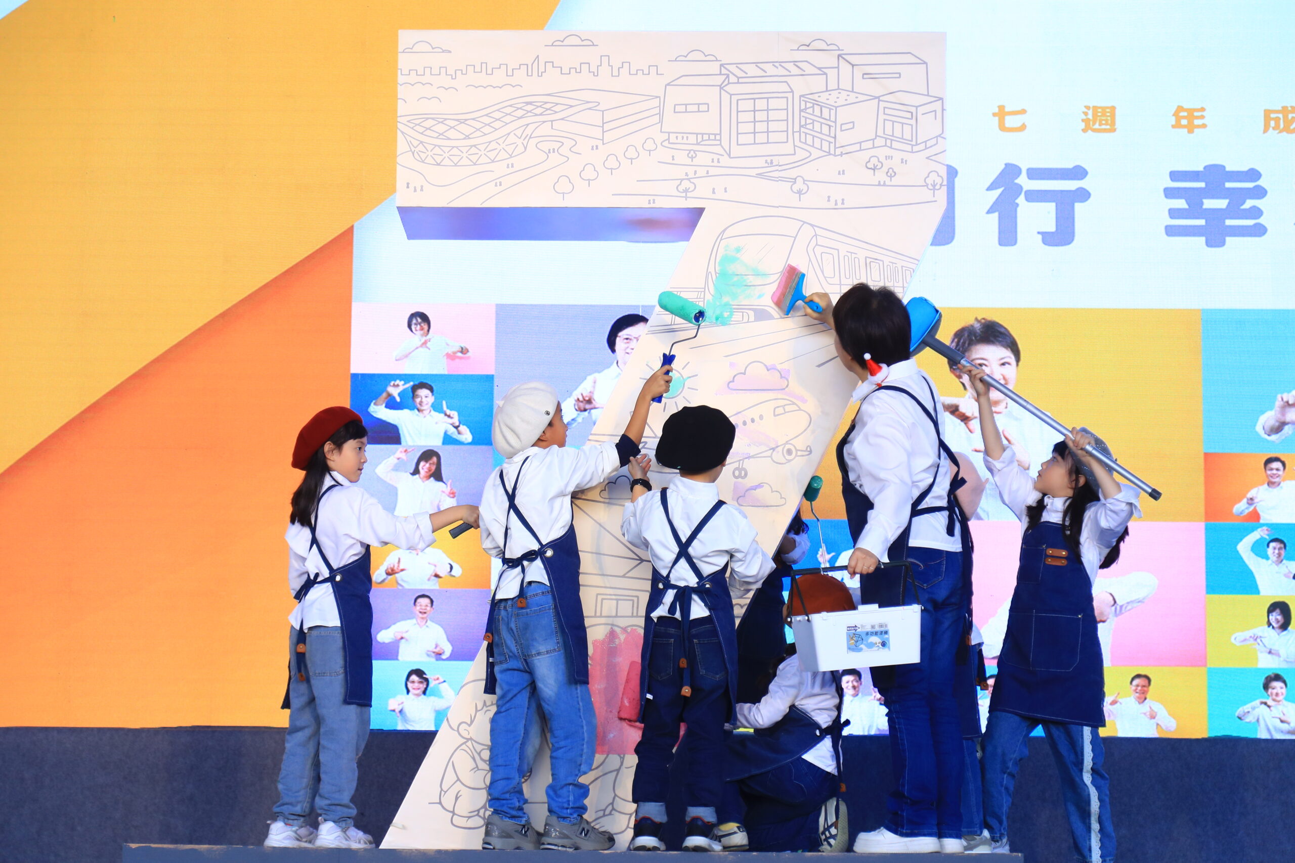 %E5%AD%A9%E5%AD%90%E8%88%87%E5%B8%82%E9%95%B7%E4%B8%80%E5%90%8C%E5%BD%A9%E7%B9%AA%E5%8F%B0%E4%B8%AD7%E5%B9%B4%E4%BE%86%E4%BB%A3%E8%A1%A8%E6%80%A7%E5%BB%BA%E8%A8%AD%E7%9A%84%E8%97%9D%E8%A1%93%E8%A3%9D%E7%BD%AE scaled