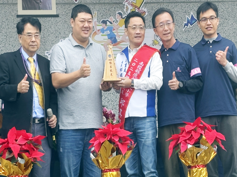 電視上看不到的新北市長侯友宜私人祝福畫面唱給你 - 報新聞 Mega News 74228