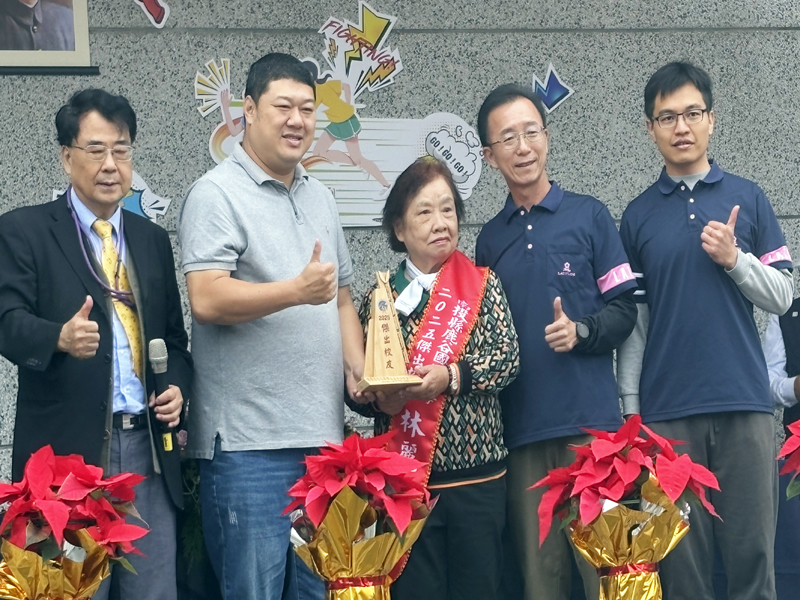 電視上看不到的新北市長侯友宜私人祝福畫面唱給你 - 報新聞 Mega News 74229