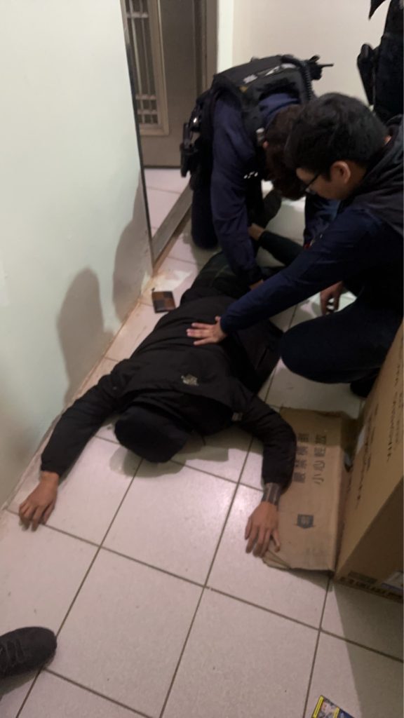 S 483090440 0 576x1024 1