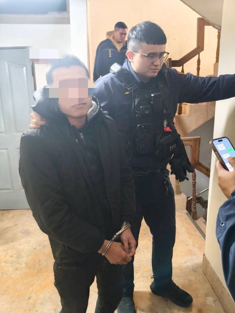 S 483090439 0 768x1024 1