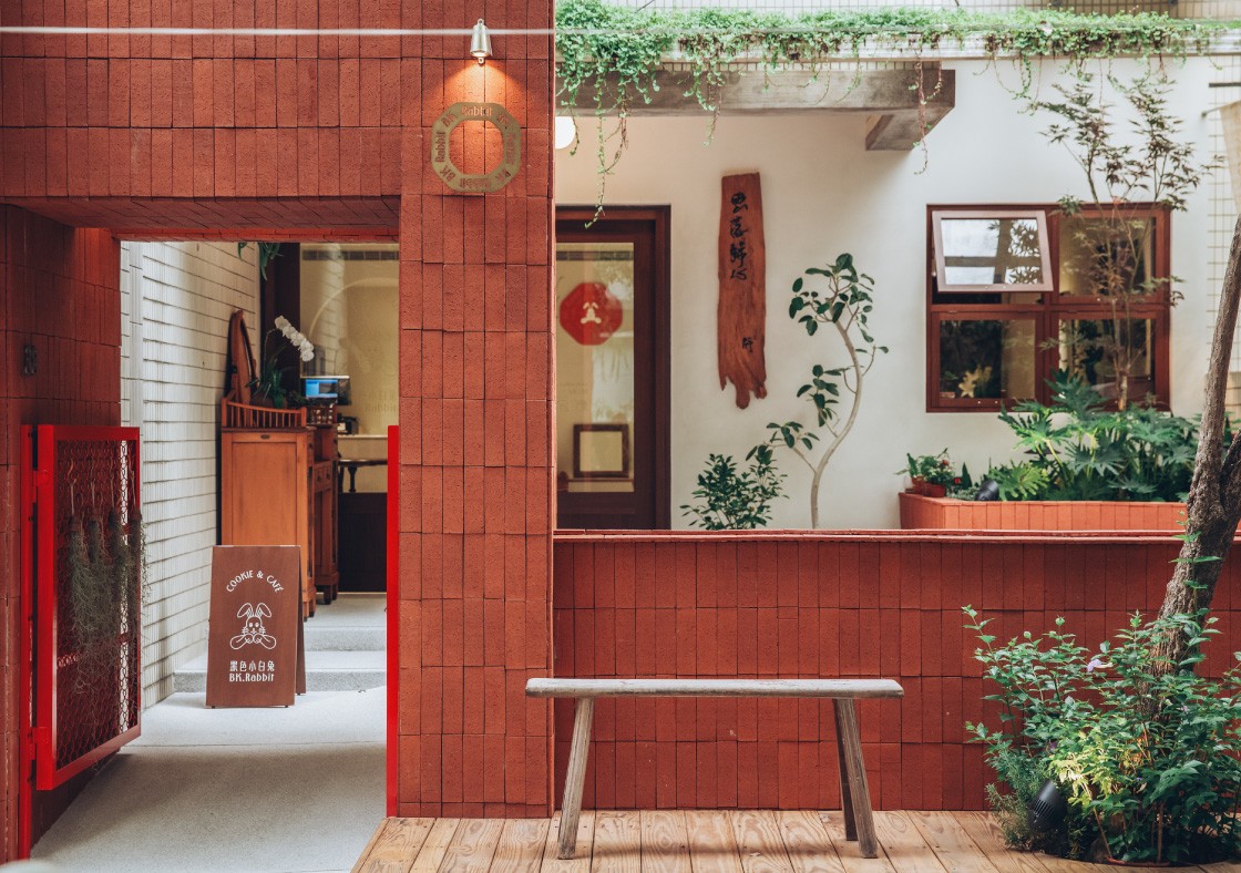 f0ba51f2 417f 46be b32e 0cc052cb35bd 176701967624672914707680149