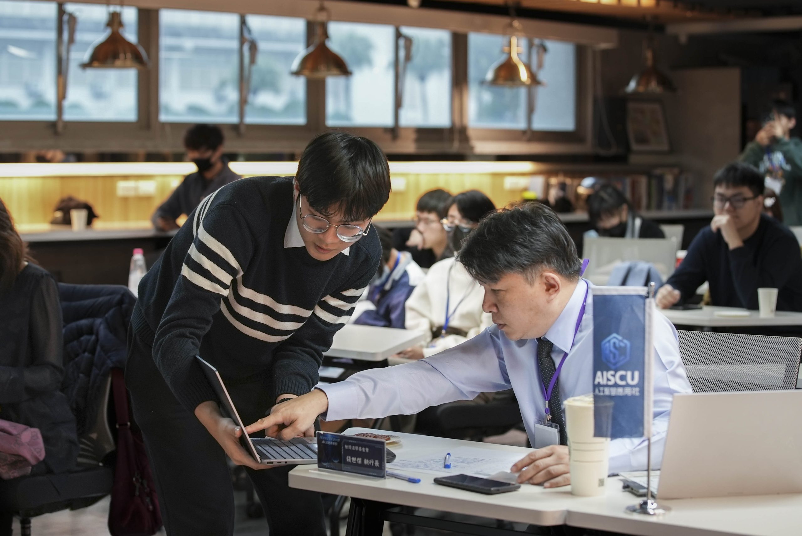 %E5%9C%96%E4%BA%8C%E5%8F%83%E8%B3%BD%E8%80%85%E8%88%87%E8%A9%95%E5%AF%A9%E9%80%B2%E8%A1%8C%E5%AF%A6%E4%BD%9C%E4%BA%A4%E6%B5%81 scaled 1