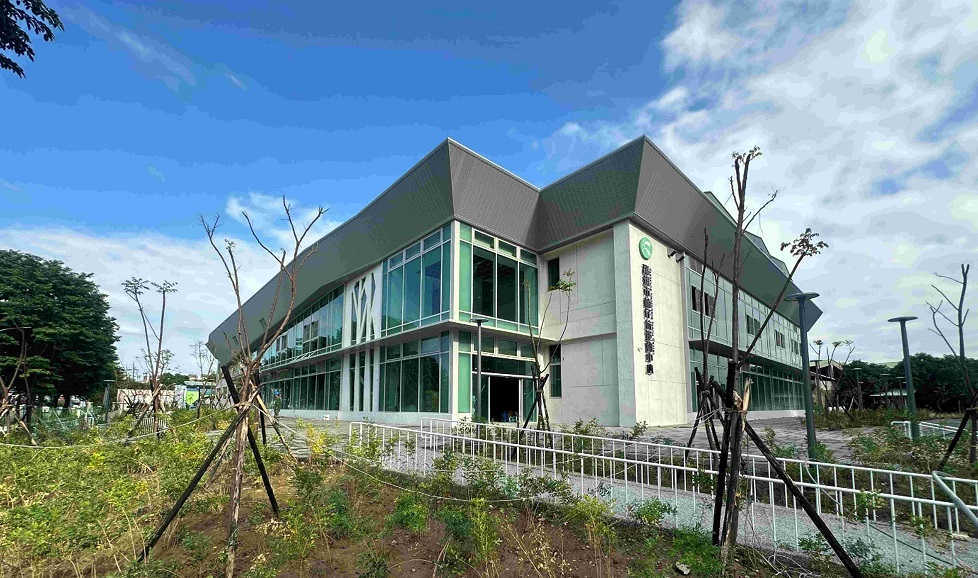 楠梓坑運動中心_球場區建築及景觀_高雄市政府01 - 報新聞 Mega News %E6%A5%A0%E6%A2%93%E5%9D%91%E9%81%8B%E5%8B%95%E4%B8%AD%E5%BF%83 %E7%90%83%E5%A0%B4%E5%8D%80%E5%BB%BA%E7%AF%89%E5%8F%8A%E6%99%AF%E8%A7%80 %E9%AB%98%E9%9B%84%E5%B8%82%E6%94%BF%E5%BA%9C01