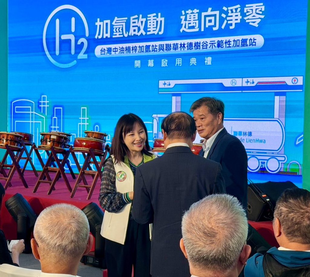 台製氫能巴士在高雄發表活動 - 報新聞 Mega News %E5%8F%B0%E8%A3%BD%E6%B0%AB%E8%83%BD%E5%B7%B4%E5%A3%AB%E5%9C%A8%E9%AB%98%E9%9B%84%E7%99%BC%E8%A1%A8%E6%B4%BB%E5%8B%95 1024x913 1