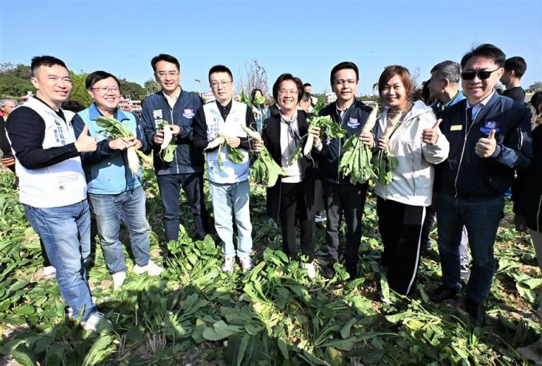 「2026芬響農食典白寶玉出土記」熱鬧登場! 千人齊聚芬園體驗拔蘿蔔 6 20260103190742 75f00d97