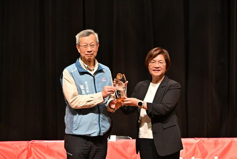 20260104194206 95b8bede