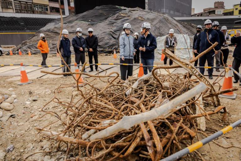 視察新竹棒球場改善工程 高虹安市長:安全優先、品質到位、依法究責 逐項改善不打折 2 20260108112707 cab9895f