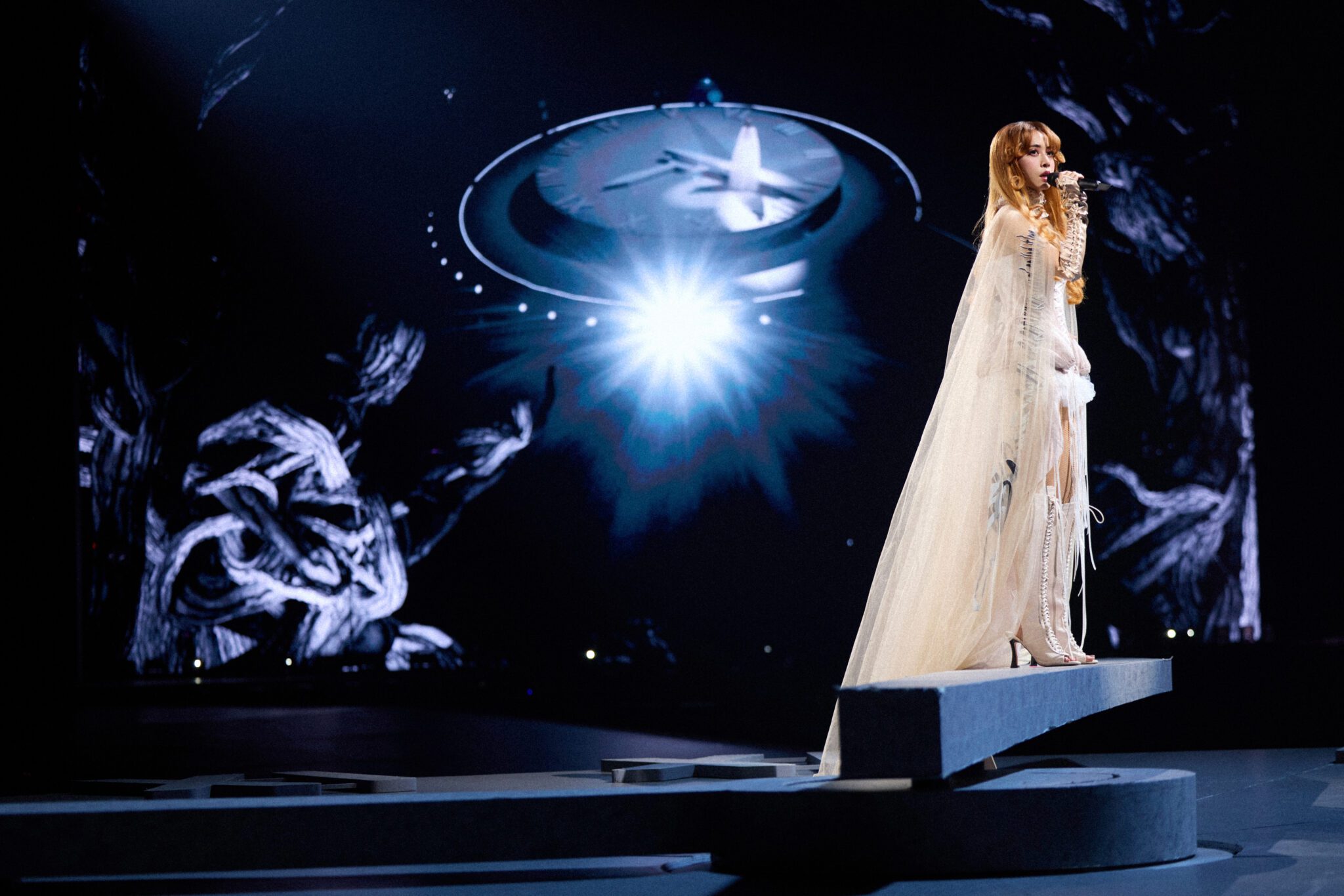 %E9%87%91%E7%B4%97%E5%A5%B3%E4%BC%B61 1jpg