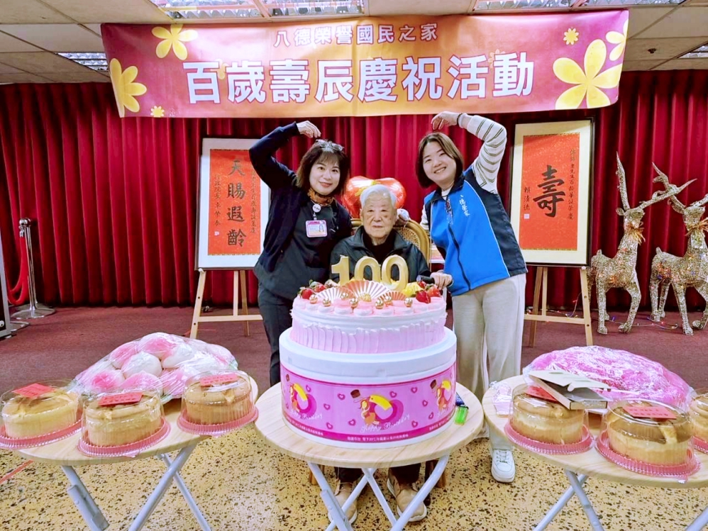 LINE ALBUM %E4%B8%89%E5%A0%821150108%E5%82%85%E5%82%B3%E9%8A%98%E4%BC%AF%E4%BC%AF%E7%99%BE%E6%AD%B2 260109 55 Fotor