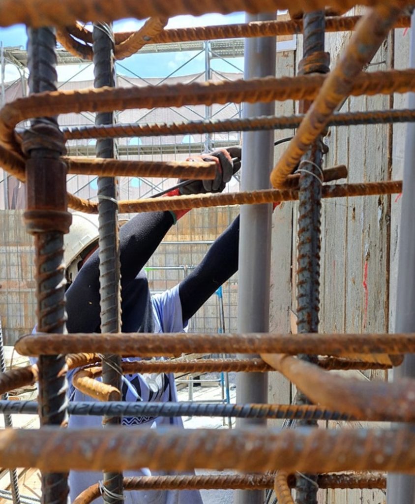 %E5%9C%A8%E9%96%80%E6%AA%BB%E4%BD%8E%E6%9B%BF%E4%BB%A3%E6%80%A7%E9%AB%98%E7%9A%84%E5%8B%9E%E5%8B%99%E5%9E%8B%E5%B7%A5%E4%BD%9C%E4%B8%AD%E5%AD%A9%E5%AD%90%E5%BE%80%E5%BE%80%E7%BC%BA%E4%B9%8F%E5%8B%9E%E5%81%A5%E4%BF%9D%E8%88%87%E7%A9%A9%E5%AE%9A%E4%BF%9D%E9%9A%9C%E5%8D%BB%E6%89%BF%E6%93%94%E8%88%87%E6%88%90%E4%BA%BA%E7%84%A1%E7%95%B0%E7%9A%84%E9%A2%A8%E9%9A%AA%E8%88%87%E8%B2%AC%E4%BB%BB%E5%8F%B0%E7%81%A3%E4%B8%96%E7%95%8C%E5%B1%95%E6%9C%9B%E6%9C%83%E6%8F%90%E4%BE%9B 844x1024 1