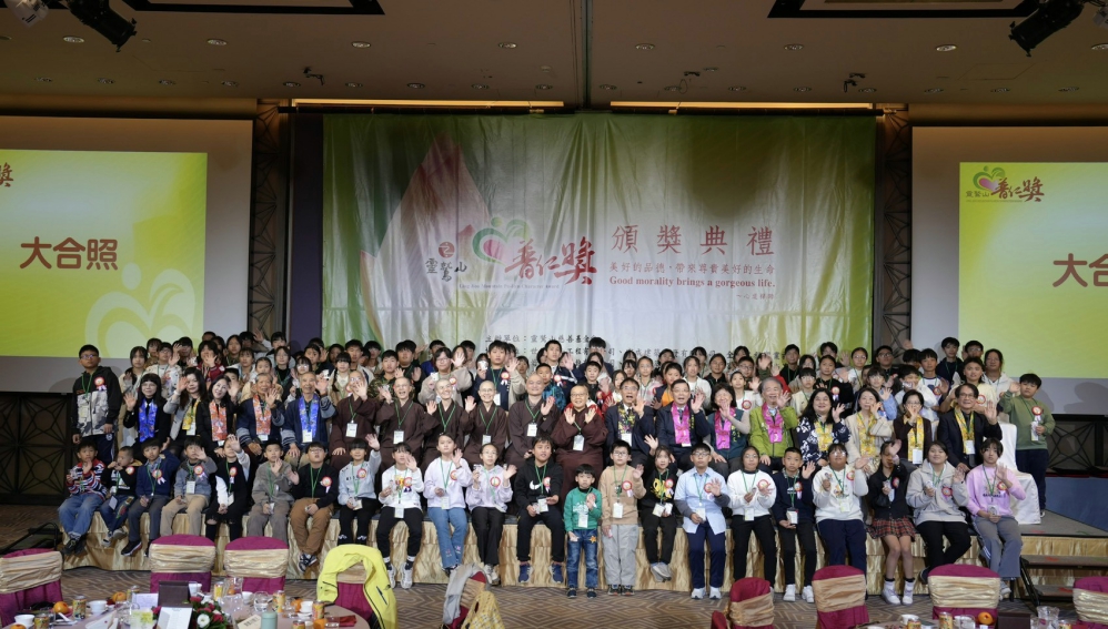 1_Fotor - 報新聞 Mega News 1 Fotor 1